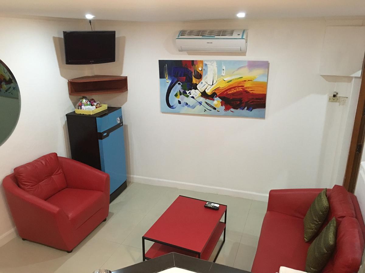 Galaxy Suites Pattaja Kültér fotó