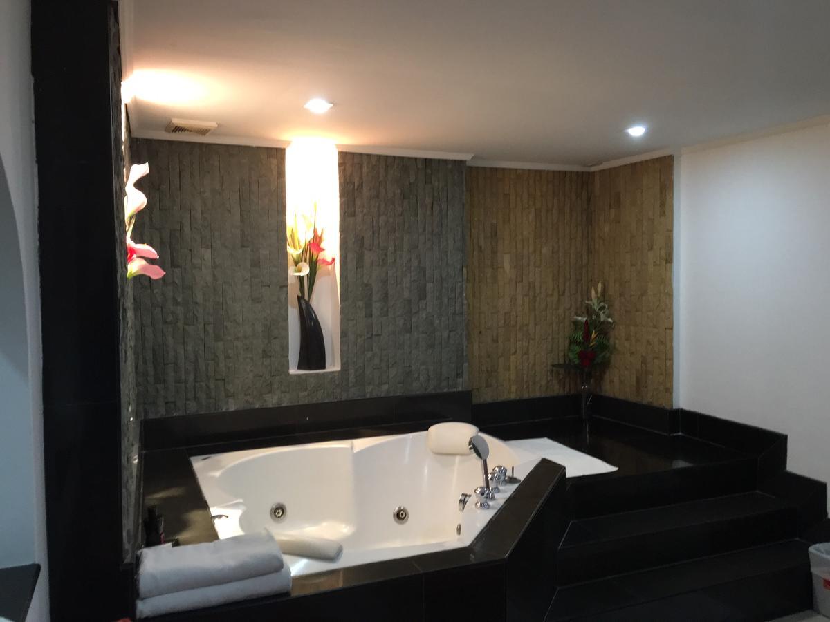 Galaxy Suites Pattaja Kültér fotó